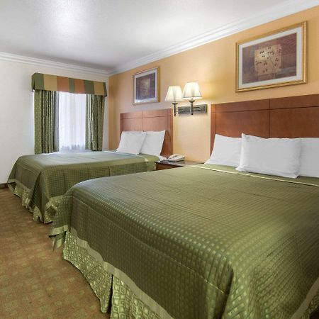 Rodeway Inn Adelanto Us 395 Exteriör bild