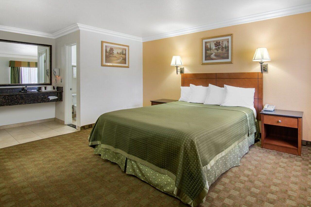 Rodeway Inn Adelanto Us 395 Exteriör bild
