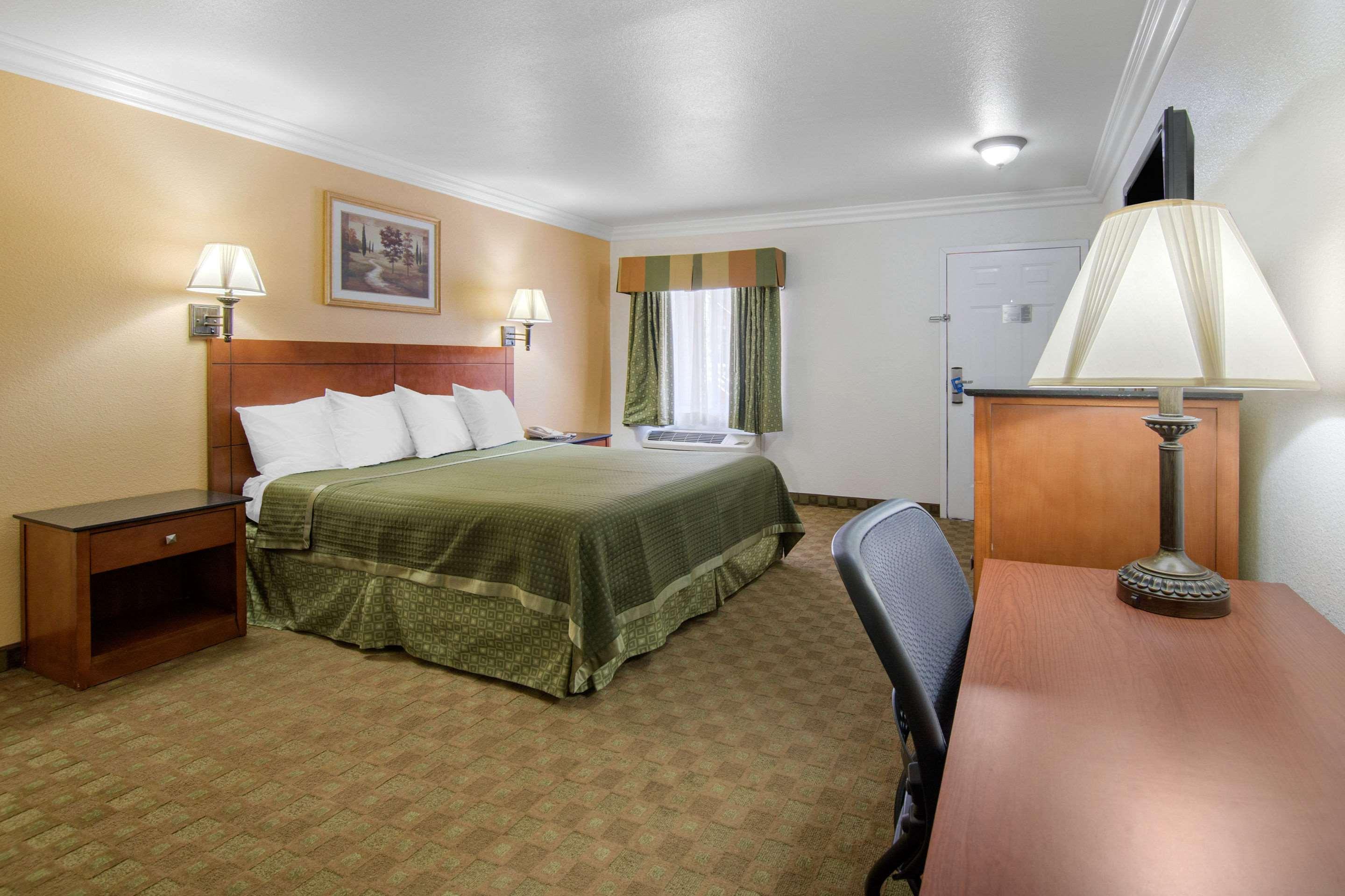 Rodeway Inn Adelanto Us 395 Exteriör bild