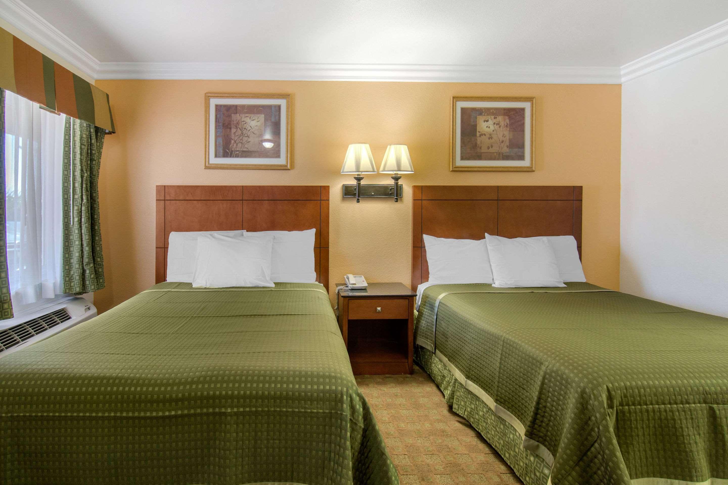 Rodeway Inn Adelanto Us 395 Exteriör bild