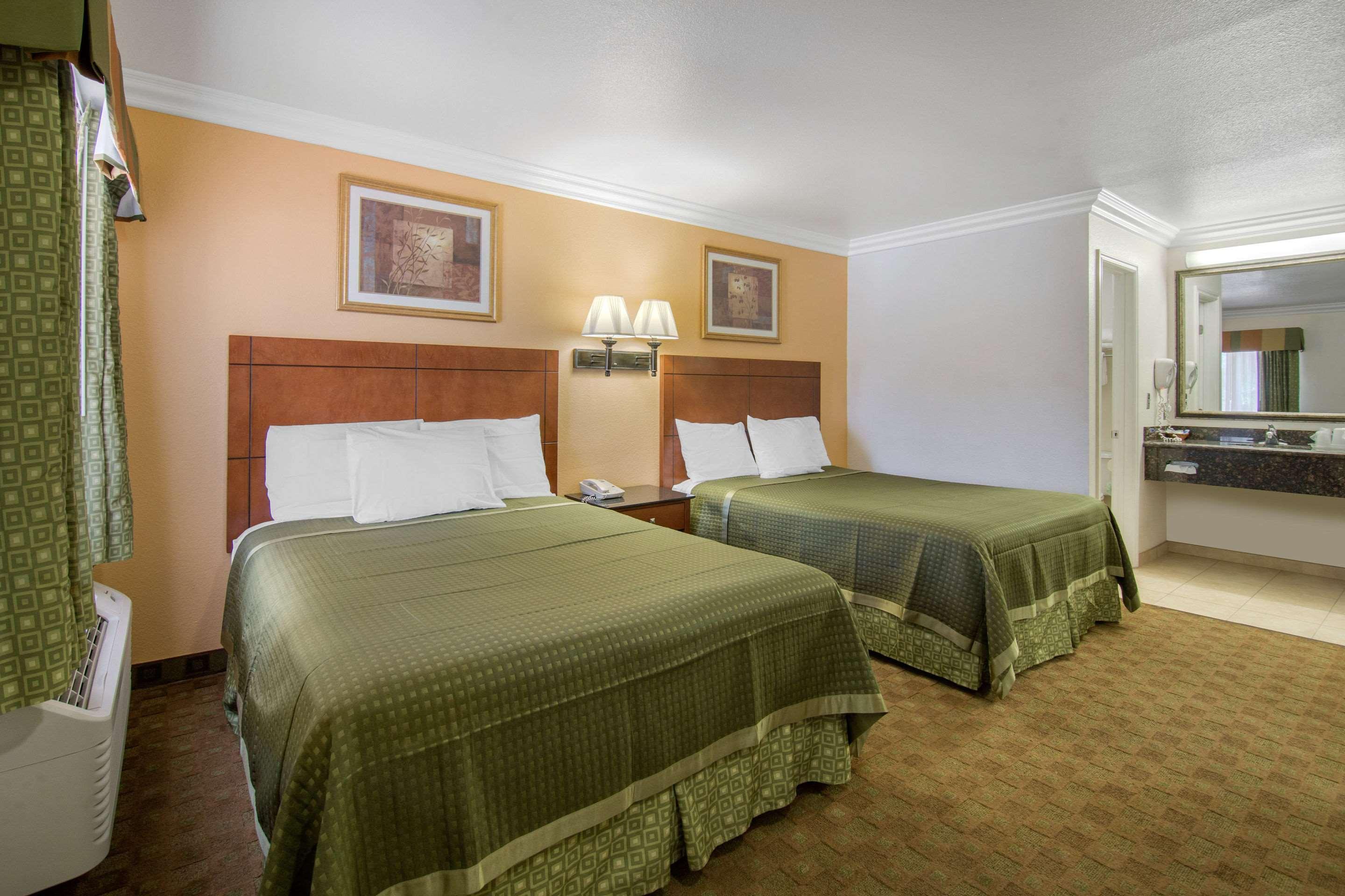 Rodeway Inn Adelanto Us 395 Exteriör bild