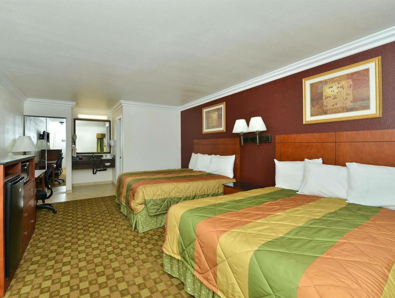 Rodeway Inn Adelanto Us 395 Exteriör bild